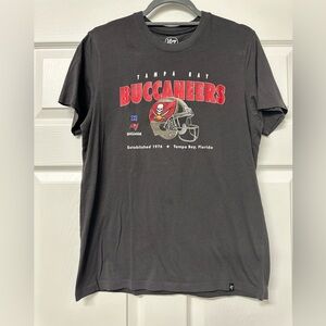 Tampa Bay Buccaneers Gray Short sleeve Tshirt Small